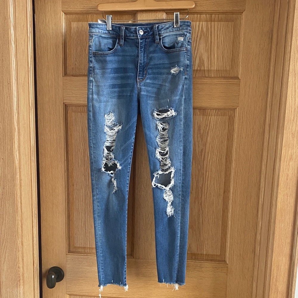 American Eagle distressed Blue Jeans